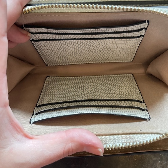 SR Squared White Crossbody Clutch Purse Wristlet - Picture 4 of 7